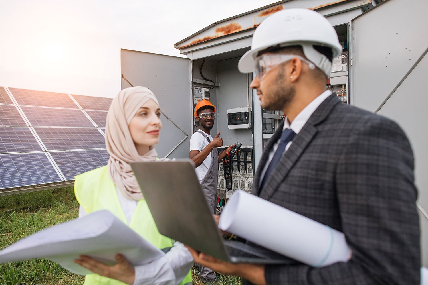 worker-cleaning-automobile-air-conditioner-vent-gr